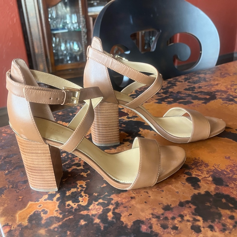Michael Kors size 8.5 block heeled camel sandals